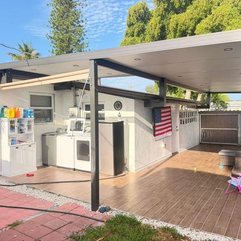 2221 N 61st Ave -, Hollywood, FL 33024