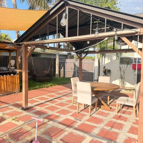 2221 N 61st Ave -, Hollywood, FL 33024