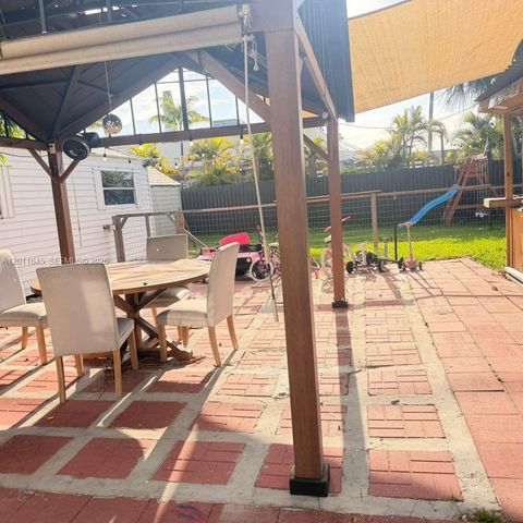 2221 N 61st Ave -, Hollywood, FL 33024