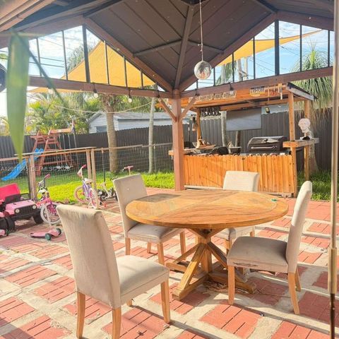 2221 N 61st Ave -, Hollywood, FL 33024