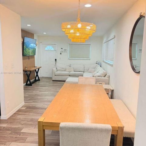 2221 N 61st Ave -, Hollywood, FL 33024