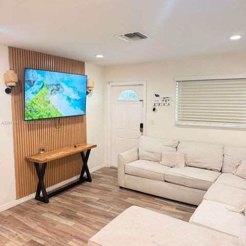 2221 N 61st Ave -, Hollywood, FL 33024