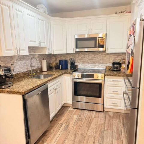 2221 N 61st Ave -, Hollywood, FL 33024