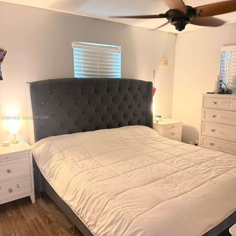 2221 N 61st Ave -, Hollywood, FL 33024