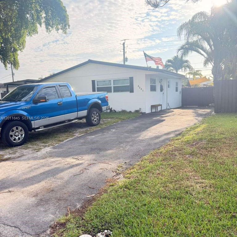 2221 N 61st Ave -, Hollywood, FL 33024