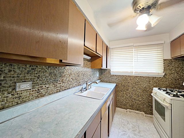 11425 S Elizabeth Street, Chicago, IL 60643