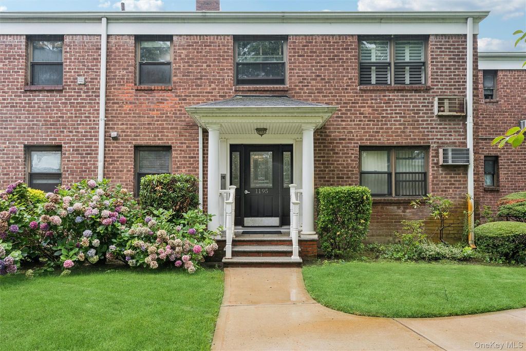 1195 E Broadway L21, Hewlett, NY 11557 — photo 2