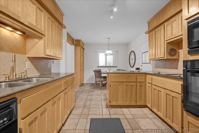 6106 E 93rd Street, Tulsa, OK 74137