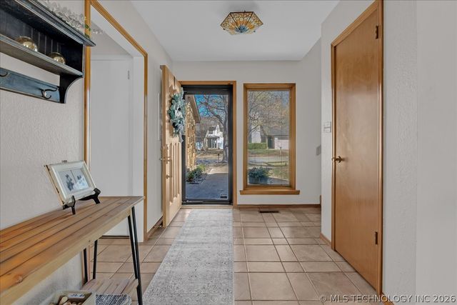 6106 E 93rd Street, Tulsa, OK 74137