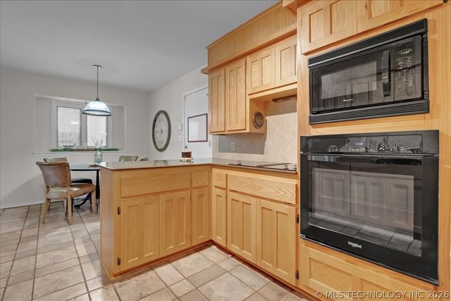 6106 E 93rd Street, Tulsa, OK 74137