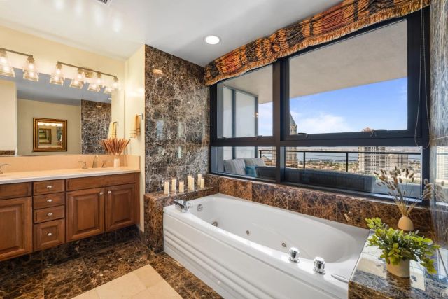 645 Front St 2002, San Diego, CA 92101