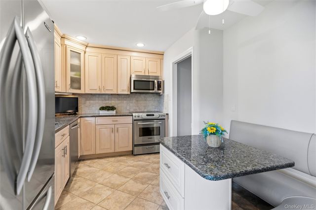 32 Elderberry Lane E, Valley Stream, NY 11581