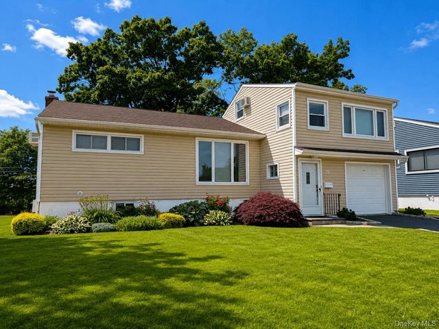 32 Elderberry Lane E, Valley Stream, NY 11581