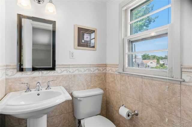 32 Elderberry Lane E, Valley Stream, NY 11581