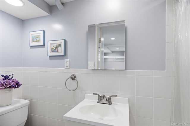 32 Elderberry Lane E, Valley Stream, NY 11581