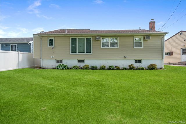 32 Elderberry Lane E, Valley Stream, NY 11581