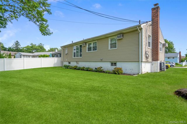 32 Elderberry Lane E, Valley Stream, NY 11581