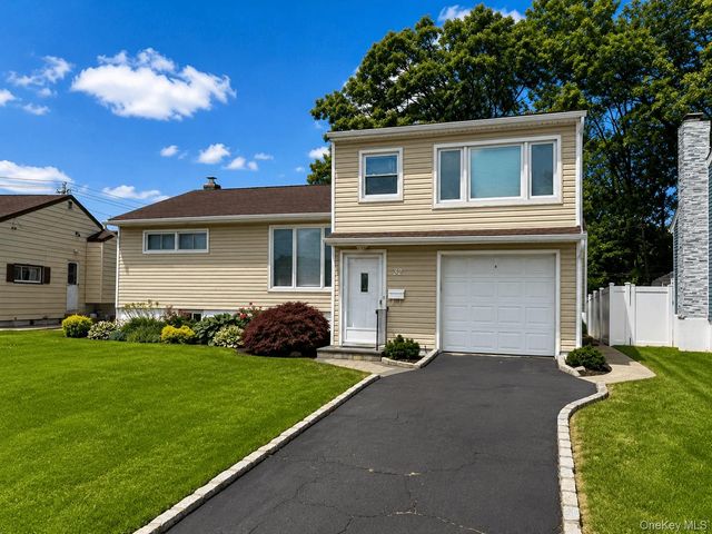 32 Elderberry Lane E, Valley Stream, NY 11581