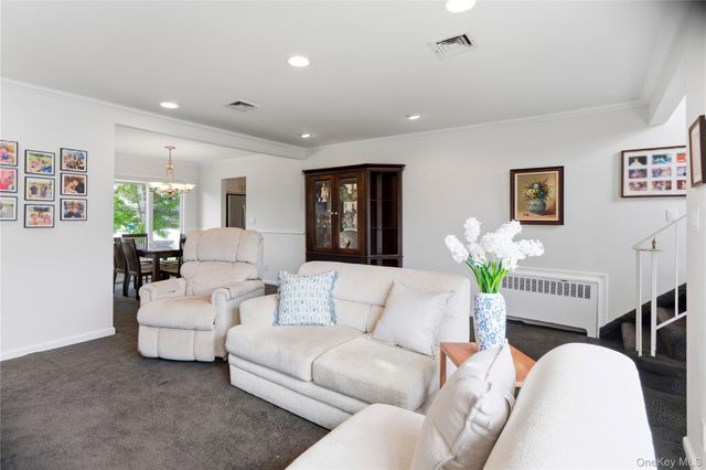 32 Elderberry Lane E, Valley Stream, NY 11581