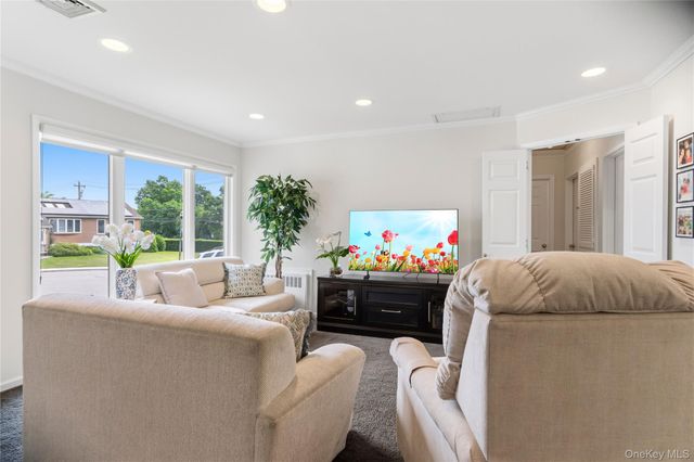 32 Elderberry Lane E, Valley Stream, NY 11581