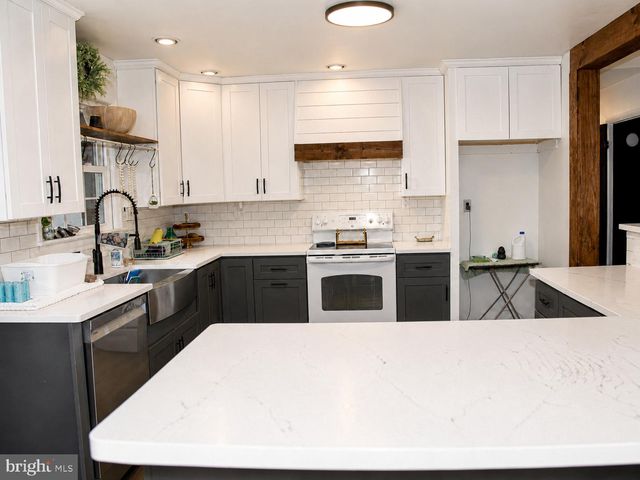 3868 KAHLER RD, White Plains, MD 20695