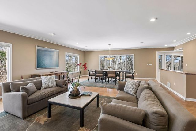 590 Montcalm Place, Saint Paul, MN 55116