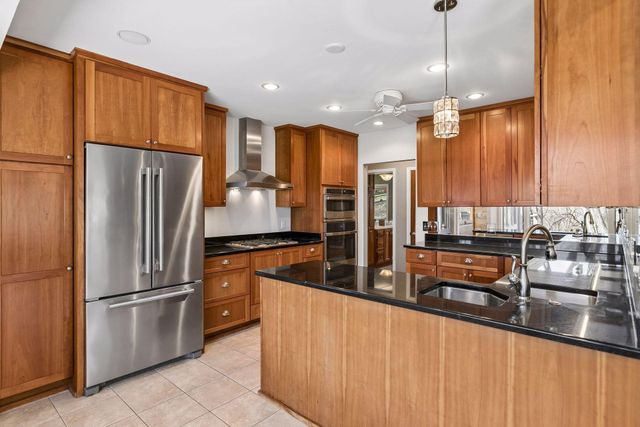 590 Montcalm Place, Saint Paul, MN 55116