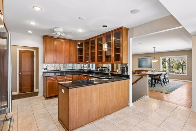 590 Montcalm Place, Saint Paul, MN 55116