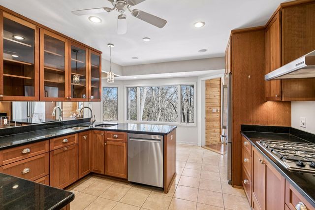 590 Montcalm Place, Saint Paul, MN 55116