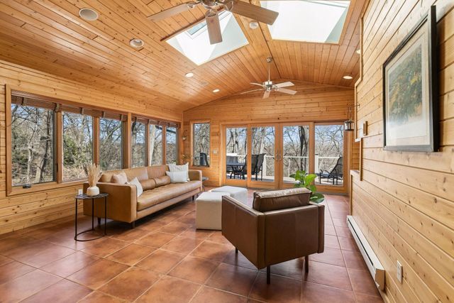 590 Montcalm Place, Saint Paul, MN 55116