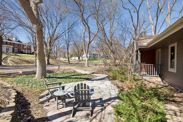 590 Montcalm Place, Saint Paul, MN 55116