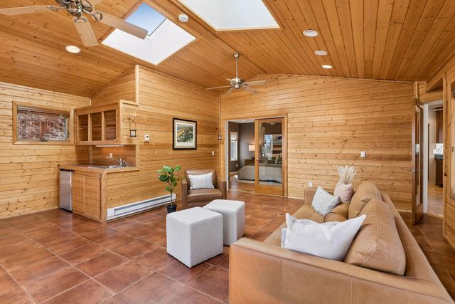 590 Montcalm Place, Saint Paul, MN 55116