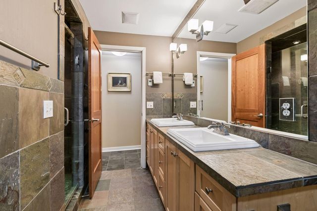 590 Montcalm Place, Saint Paul, MN 55116