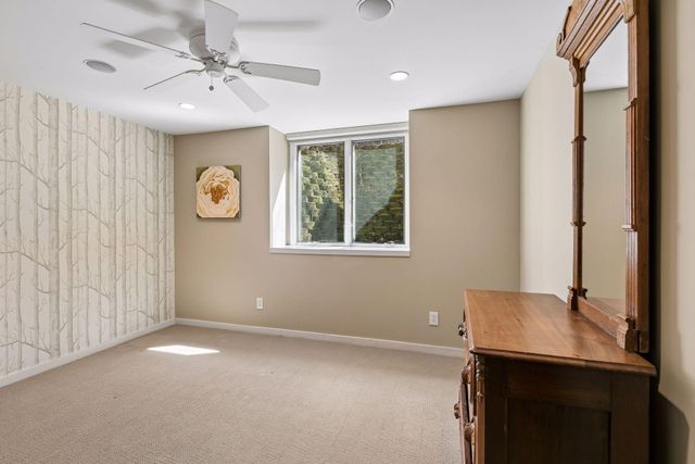 590 Montcalm Place, Saint Paul, MN 55116