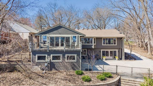 590 Montcalm Place, Saint Paul, MN 55116