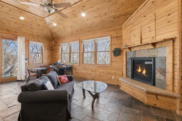 590 Montcalm Place, Saint Paul, MN 55116