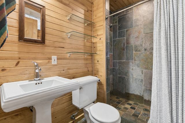 590 Montcalm Place, Saint Paul, MN 55116