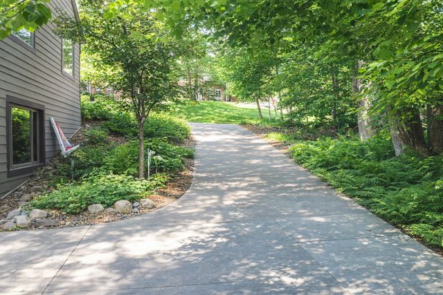 590 Montcalm Place, Saint Paul, MN 55116