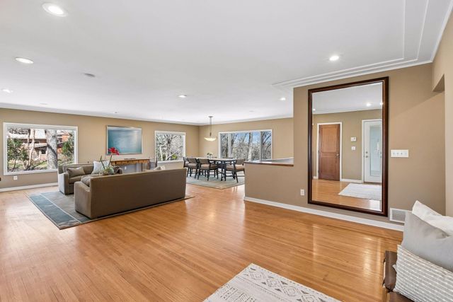 590 Montcalm Place, Saint Paul, MN 55116