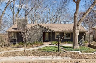 590 Montcalm Place, Saint Paul, MN 55116