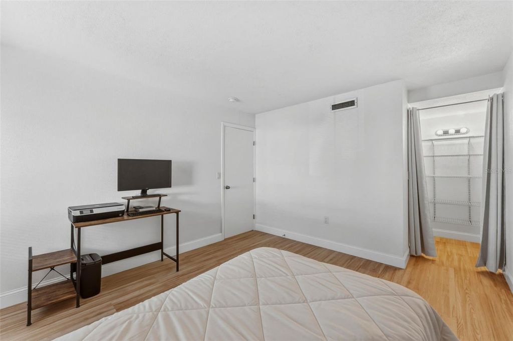 Image 15 of property listing at 11409 8TH STREET N 1503, St Petersburg, FL 33716