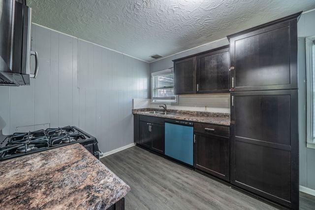 2526 Rolinda Drive, Dallas, TX 75211