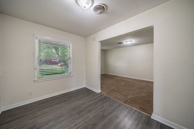 2526 Rolinda Drive, Dallas, TX 75211