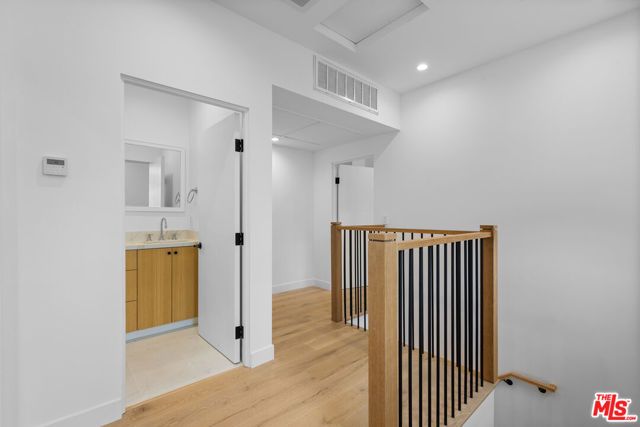 1062 S Alfred Street, Los Angeles, CA 90035