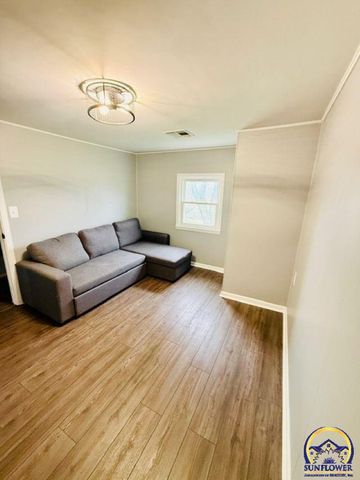 10481 T4 RD, Hoyt, KS 66440