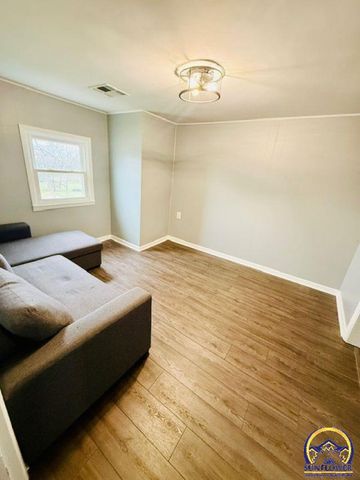 10481 T4 RD, Hoyt, KS 66440