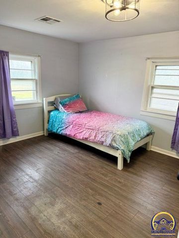 10481 T4 RD, Hoyt, KS 66440