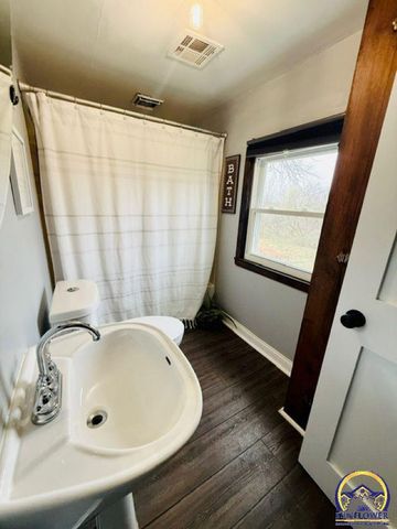 10481 T4 RD, Hoyt, KS 66440