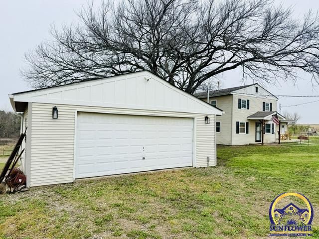 10481 T4 RD, Hoyt, KS 66440