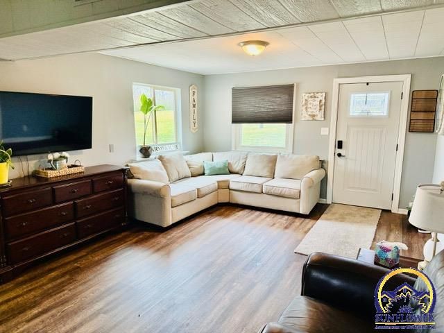 10481 T4 RD, Hoyt, KS 66440